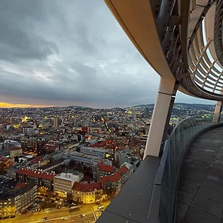 Luxury In Skypark Residence, 26th Floor - Castle View, Parking Free ברטיסלאבה